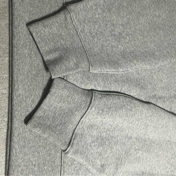 Everlane The Re track Oversized Crew Sweatshirt in Heather grey. - Picture 6 of 10